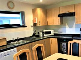 10 The Parklands - Cosy Bungalow in Cornwall, hotel en Kilkhampton