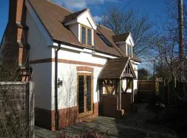 Measure Cottage - Sleeps 4 - Private Hot tub and garden