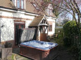 Measure Cottage - Sleeps 5 - Private Hot tub and garden, ваканционна къща в Хенли ин Арден