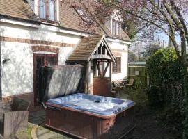 Measure Cottage - Sleeps 5 - Private Hot tub and garden