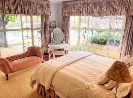 Rose Cottage @ Gods' Haven Eco Estate, hotel with parking in Underberg