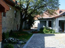 Trifecta Udvarház, guest house in Tállya
