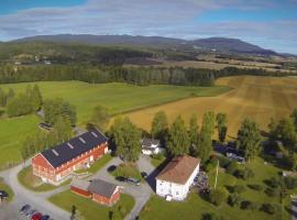Guest Farm, hotel in Røren