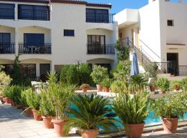 Nicos & Olympia Apartments, בית חוף בפוליס כריסוכוס