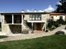 Casa da Botica A Estrada, hotel with parking in Os Casares