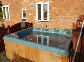 Juliet Cottage HOT TUB Sleeps 3 Singles or Double, hotel na may jacuzzi sa Stratford-upon-Avon