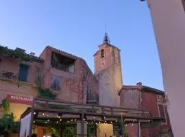 Maison d'hôtes Une hirondelle en Provence、ルシヨンのゲストハウス