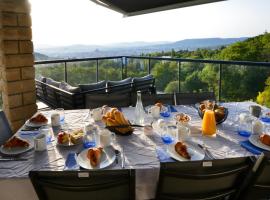 Chambres d'hôtes Villa Volcano: Durtol şehrinde bir Oda ve Kahvaltı