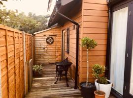 Oak Tree Studio, hotel with parking in Marlow