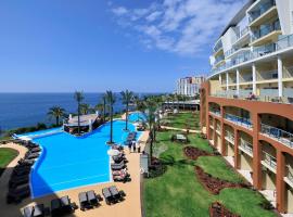 Pestana Promenade Ocean Resort Hotel โรงแรมที่Sao Martinhoในฟุงชาล