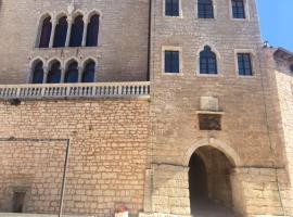 Villa Castel, hotell i Bale