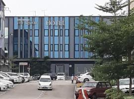 The Square Hotel, hotel in Skudai