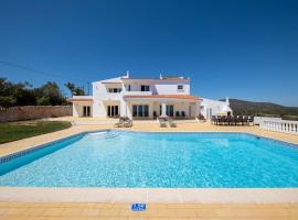 Villa Casa Colina - Algarve - 7 Bedrooms, Private location, hotel i Estói