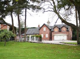 Woodleighton Cottages, hotel with parking in Uttoxeter