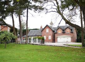 Woodleighton Cottages, khách sạn sang trọng ở Uttoxeter