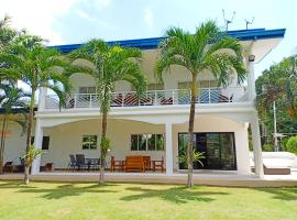 Luxury Villa with Pool in Tropical Garden, hotell i Puerto Princesa City