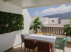 La Pardela Exclusive Apartamentos、カレタ・デル・セボのヴィラ