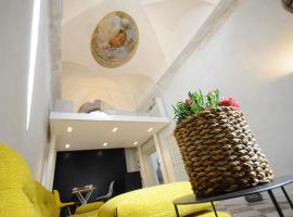 HOLLIDAY CHARMING HOME, hotel en Trento