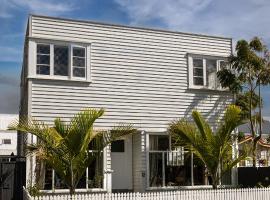 York House, beach rental in Russell