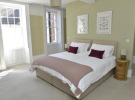10B Old green Chamber City center apartment, spacious and free parking!, hotel in St. Ives