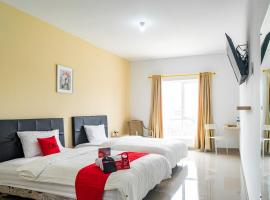 RedDoorz Plus near Teras Kota 3, hotel a Tangerang