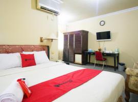 RedDoorz plus near Pelabuhan Bitung, hotel in Bitung