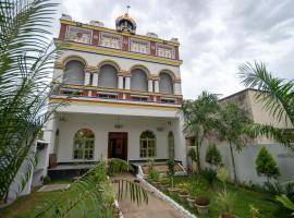 THE CHETTINAD HERITAGE، فندق مع موقف سيارات في Kānādukāttān