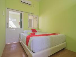 RedDoorz Syariah near Museum Wisma Karya Subang, hotel a Subang