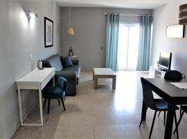 Viesnīca Apartamento con vistas, playa y WIFI pilsētā Kaljao Salvahe
