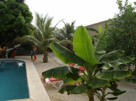 Auberge Keur Ely, hotel com piscinas em Ouoran