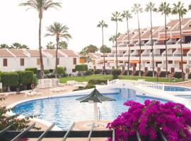 2 min Walk to Beach - Private Solarium Bungalow, hotel in Adeje