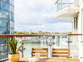 Riverside Balcony Apartments, 10 minutes from Oxford Circus, hotel i nærheden af Vauxhall Bridge, London