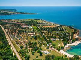 Happy Camp Mobile Homes in Camping Park Umag, hotell i Umag