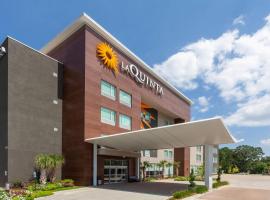 La Quinta Inn & Suites by Wyndham Lafayette Oil Center, hotel near The Acadiana Center for the Arts, Lafayette