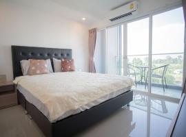 Cozy SeaSaran, hotel em Sattahip