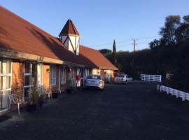 Castle Court Motel, hotel with parking in Wellsford