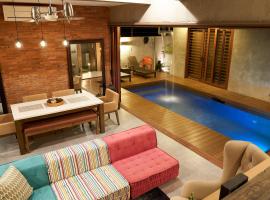 ISLA VILLA 1 amazing waterfall pool house near beach, bars & restaurants, hotel u gradu 'Mactan'