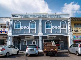 Super OYO 596 The Vintage Hotel، فندق في نوساجايا