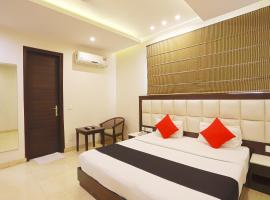 OYO 62087 Om Kaar Hotel, hotel em Bāgeshwar