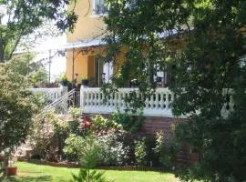 La Maison Jaune