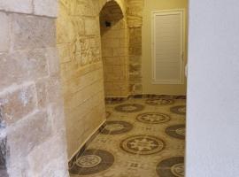 Angel's house, hotel with parking in Nazareth