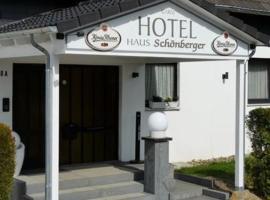 Hotel Garni Haus Schönberger, מלון בהייליגנהאוס