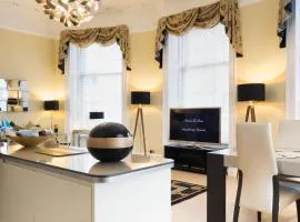 Marks At The Manor Luxury Riverside Apartments - Sleeps up to 4, with Parking and Sky TV