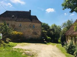 Gîte et chambres d'hôtes - Sur le chemin des sens, хотел с паркинг в Azerat