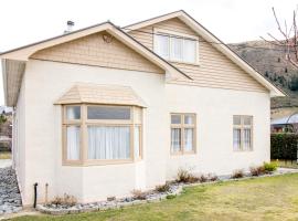 Langdale Lodge, hotel in Kurow