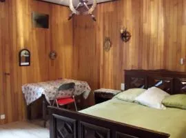 2 chambres d'hôtes privées louées séparément avec communs à partager