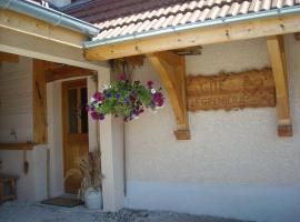 Le Grenier, holiday home in Bief-des-Maisons
