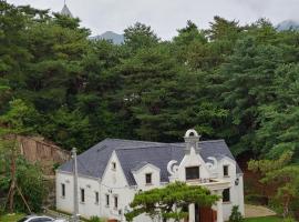 The Castle Stay, hotell i Chuncheon
