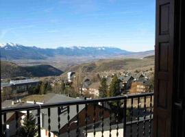 Chalet les lupins-T3, golfhotell i Font-Romeu