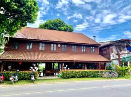 Riverhouse-The Teak House, overnachting in Mae Sariang